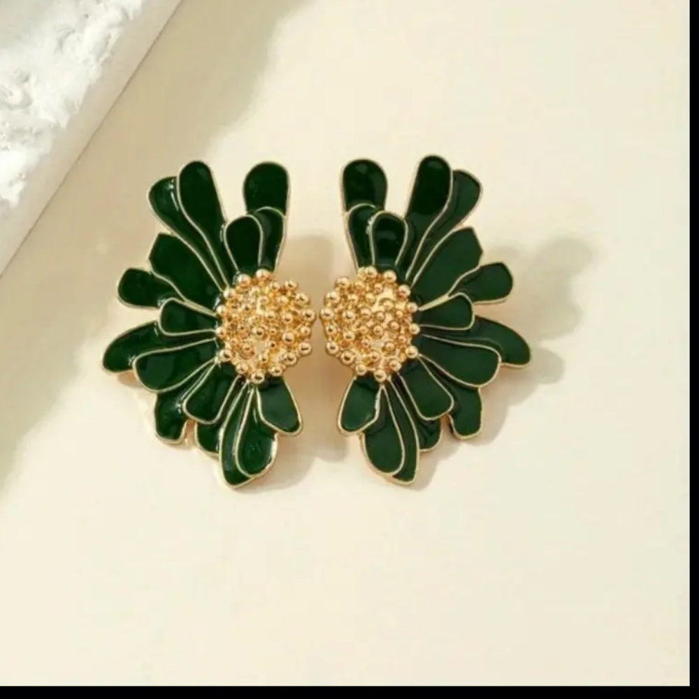 NWT green Enamel half flowers